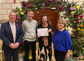 Friends of Abington Park receiving Britain in Bloom Neighbourhood award Level 5 - Outstanding